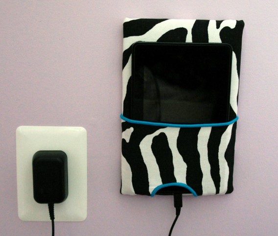 tablet charging pouch via addies jabs on etsy // weeky loves @ little bit heart